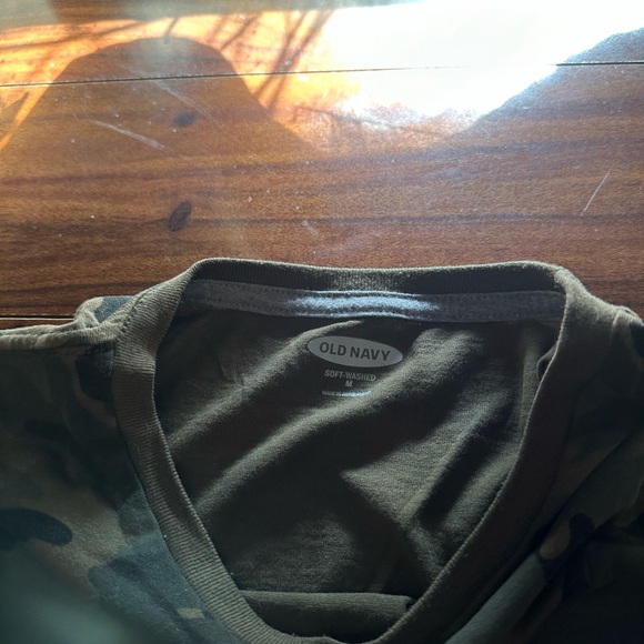 Men’s old navy camo green t shirt size medium - Picture 3 of 4